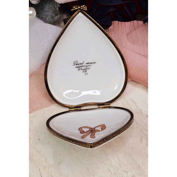 Heart-Shaped Limoges Trinket Box With Cherub Design & Ribbon Accents Fro… - Picture 3 of 8